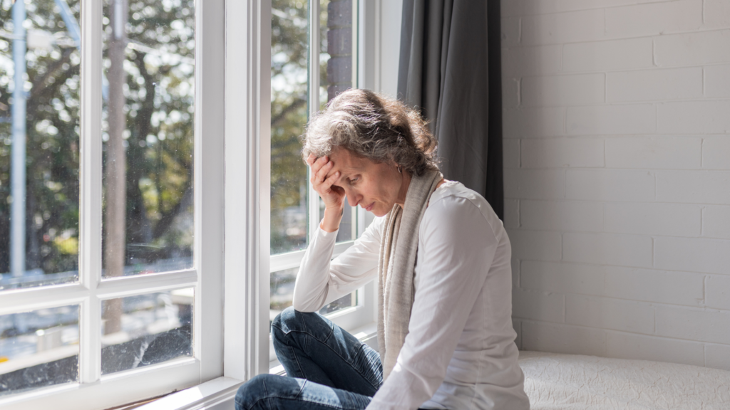 Østrogen bidrar i en viss grad til psykisk velvære og flere kvinner kan oppleve psykiske symptomer i overgangsalderen. 